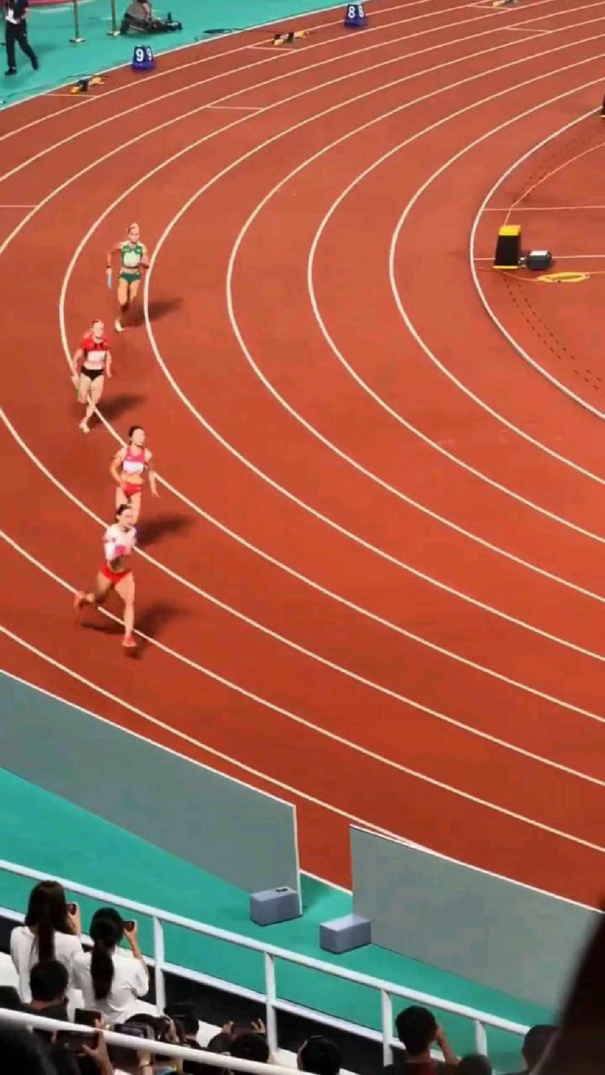 美洲田径运动员勇夺女子接力赛金牌 美洲田径运动员勇夺女子接力赛金牌