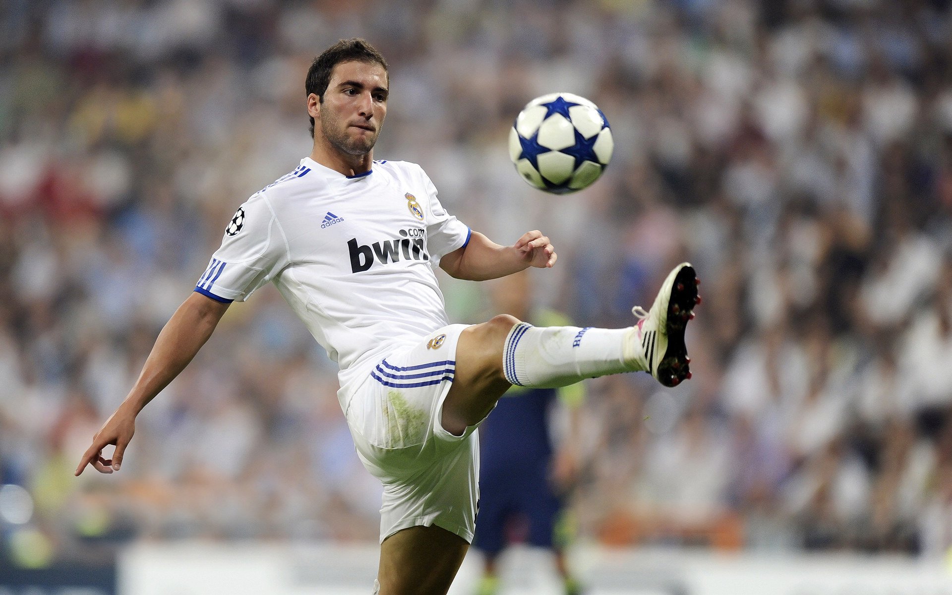 东决关键战之夜，布伦森攻防两端统治，一人改写系列赛剧本