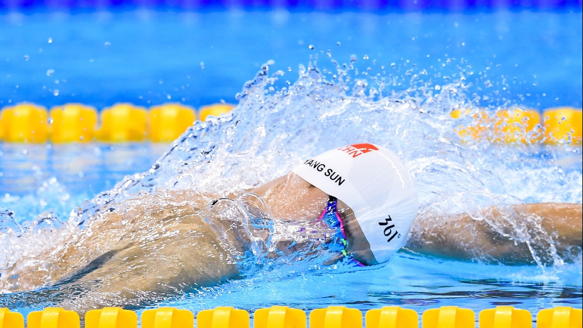 跨界统治力，从丹佛高原到F1赛道，约基奇如何诠释稳稳拿下