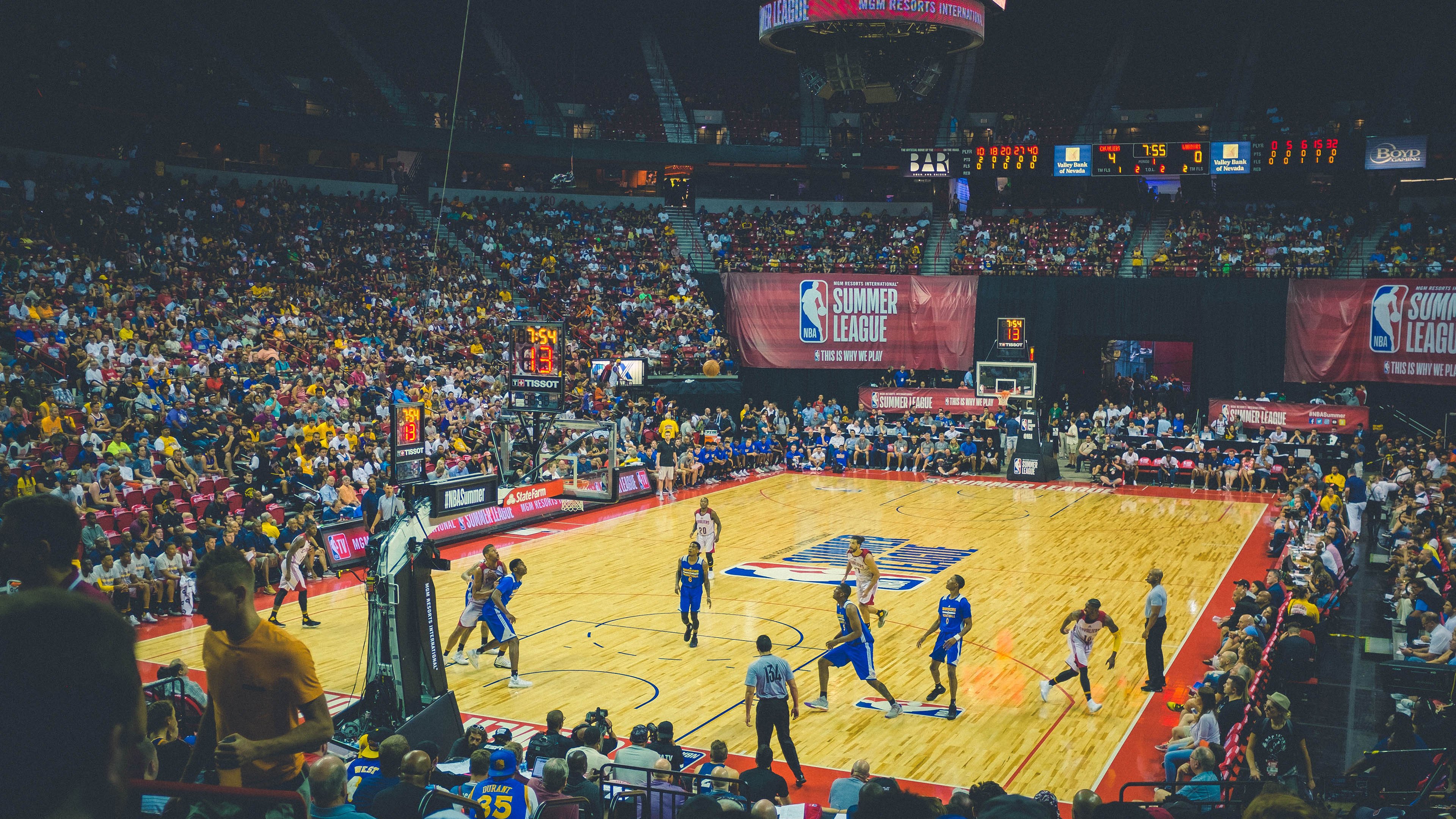 哈利伯顿爆发，开拓者封锁广东队，一场跨越时空的篮球对话